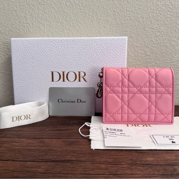 NEW DIOR Lady Dior Cannage Lambskin Leather Medium Compact Wallet in Pink - Picture 9 of 9